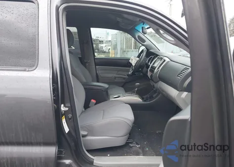 2014 Toyota Tacoma Base V6 z USA, uszkodzony, nr VIN 3TMLU4EN8EM154490